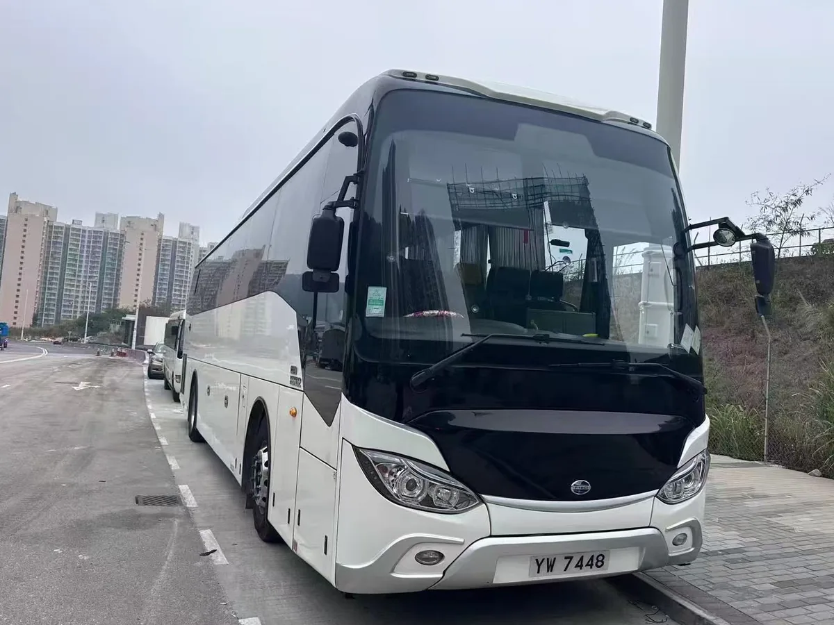 香港牌照大巴在香港市区实拍