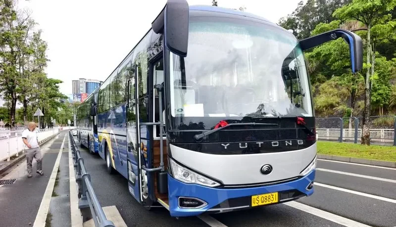 东莞翔锐租车工厂通勤班车实拍